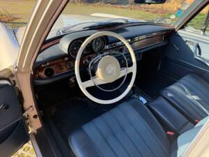 Image 20/44 of Mercedes-Benz 280 SEL 3,5 (1971)