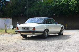 Image 12/20 de Jaguar XJ 6 L 4.2 (1978)
