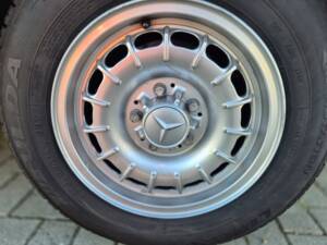 Bild 13/19 von Mercedes-Benz 240 D (1975)