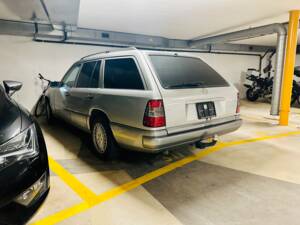 Image 6/11 of Mercedes-Benz E 300 Turbodiesel T (1996)