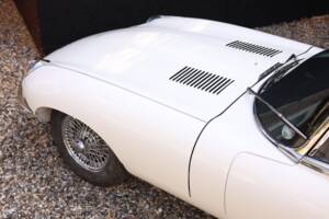 Image 14/50 de Jaguar Type E (2+2) (1970)
