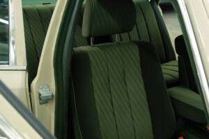 Bild 25/50 von Mercedes-Benz 280 SE (1984)