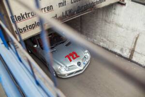 Image 33/61 of Mercedes-Benz SLR McLaren (2004)
