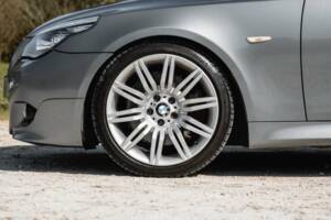 Bild 21/50 von BMW 550i (2006)