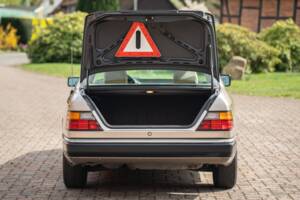 Afbeelding 18/63 van Mercedes-Benz 230 CE (1988)