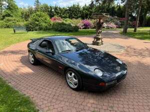 Immagine 3/77 di Porsche 928 GT (1990)