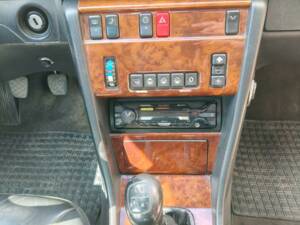 Bild 25/35 von Mercedes-Benz E 200 (1995)