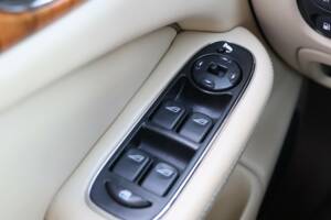 Imagen 25/50 de Jaguar XJ 8 4.2 (2006)