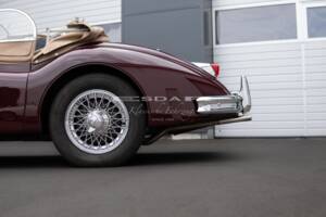 Image 19/32 de Jaguar XK 140 OTS (1955)