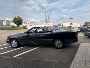 Bild 19/22 von Mercedes-Benz 300 CE-24 (1993)