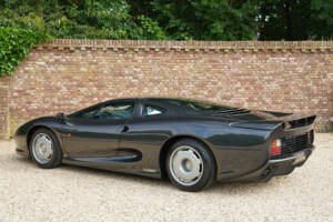 Image 15/50 of Jaguar XJ 220 (1993)