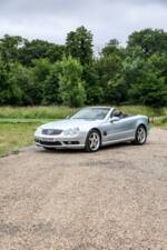 Image 25/40 of Mercedes-Benz SL 55 AMG (2002)
