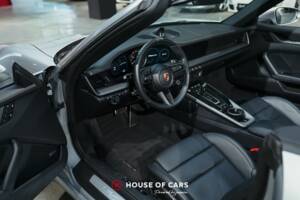 Image 15/25 of Porsche 911 Carrera (2023)