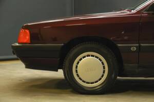 Image 9/50 de Audi 100 - 2.3E quattro (1990)