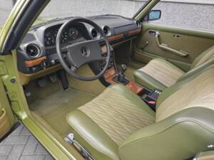 Immagine 30/50 di Mercedes-Benz 230 CE (1982)