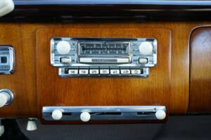 Bild 38/50 von BMW 502 - 3,2 Liter (1958)