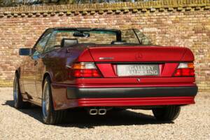 Immagine 20/50 di Mercedes-Benz 300 CE-24 3.4 AMG (1993)