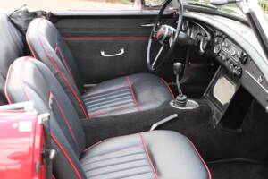 Image 24/49 of MG MGB (1966)