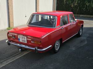 Image 4/50 of Alfa Romeo 2000 Berlina (1973)