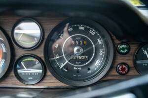 Image 23/50 of Volvo 1800 ES (1972)