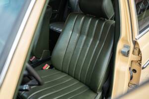 Image 20/53 de Mercedes-Benz 200 T (1982)