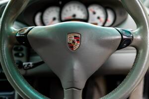 Image 28/50 of Porsche 911 Carrera 4S (2002)