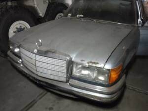 Immagine 1/38 di Mercedes-Benz 450 SE (1977)