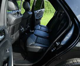 Image 46/49 of Mercedes-Benz ML 63 AMG (2013)