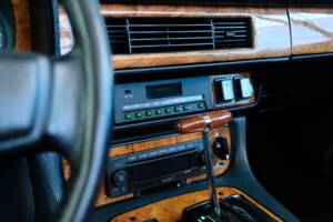 Image 18/47 of Jaguar XJ-SC 5.3 (1987)