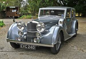 Image 7/50 of Alvis 4.3 Liter Saloon (1940)