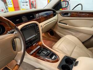 Bild 9/16 von Jaguar XJ 8 4.2 (2003)