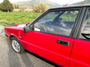 Image 2/12 de Lancia Delta 1.6 HF (1990)