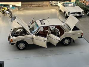 Afbeelding 20/40 van Mercedes-Benz 230 E (1983)