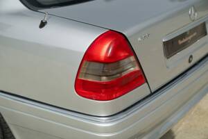 Image 24/50 of Mercedes-Benz C 36 AMG (1995)