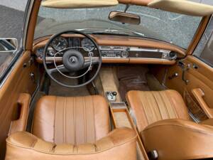 Image 19/36 de Mercedes-Benz 250 SL (1968)