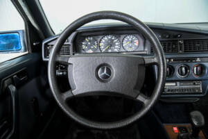 Image 8/50 of Mercedes-Benz 190 E (1986)