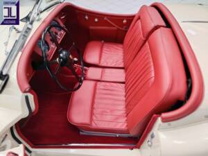 Image 43/74 of Jaguar XK 140 OTS (1956)