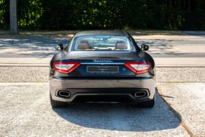 Bild 15/37 von Maserati GranTurismo S (2010)