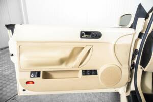 Bild 30/50 von Volkswagen New Beetle 1.6 (2003)