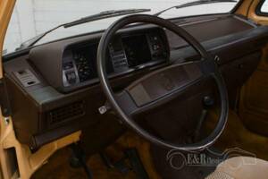 Image 2/19 de Volkswagen T3 Caravelle CL 1.6 (1984)