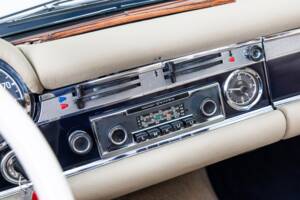 Image 16/40 de Mercedes-Benz 250 SL (1967)