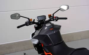 Image 64/83 of KTM 1290 Super Duke R (2018)