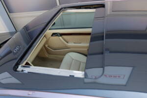 Image 33/63 of Mercedes-Benz 300 CE (1991)