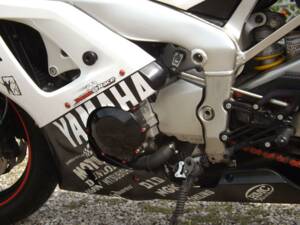 Image 15/50 of Yamaha YZF 1000 R1 (1998)