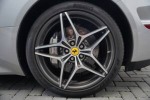 Bild 46/50 von Ferrari California T (2015)