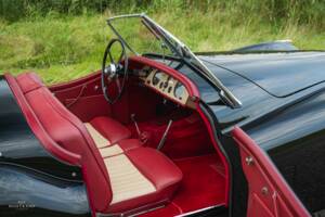Immagine 13/21 di Jaguar XK 120 OTS (1951)