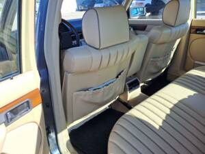 Image 42/50 of Mercedes-Benz 300 SE (1990)