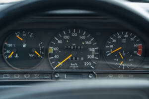 Imagen 29/48 de Mercedes-Benz 190 E 2.3 (1992)