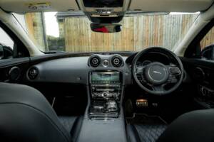 Bild 2/50 von Jaguar XJ 3.0 (2019)