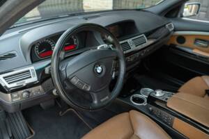 Bild 37/50 von BMW 745Li (2001)
